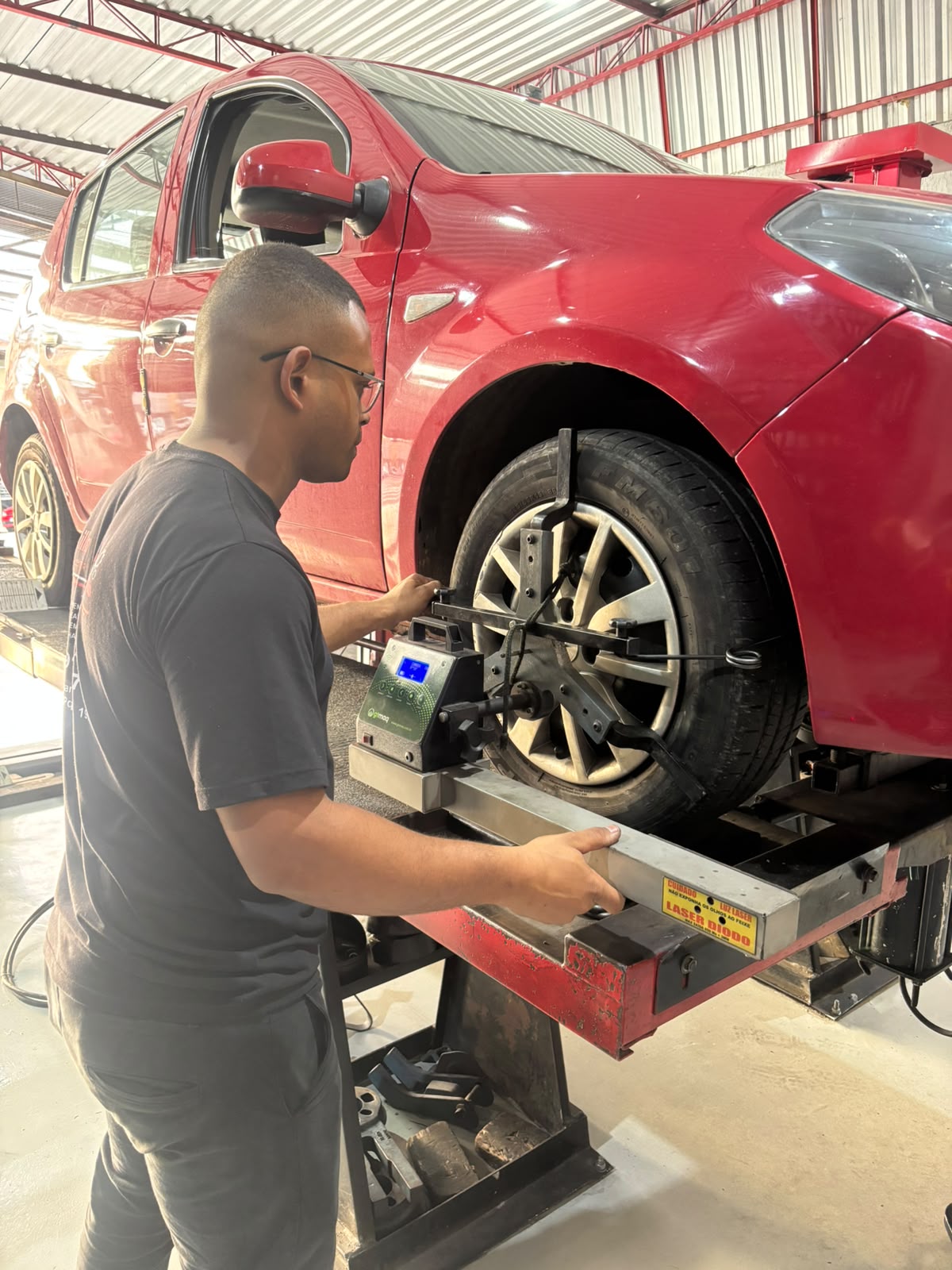 Serviço de alinhamento no Stillo Auto Center